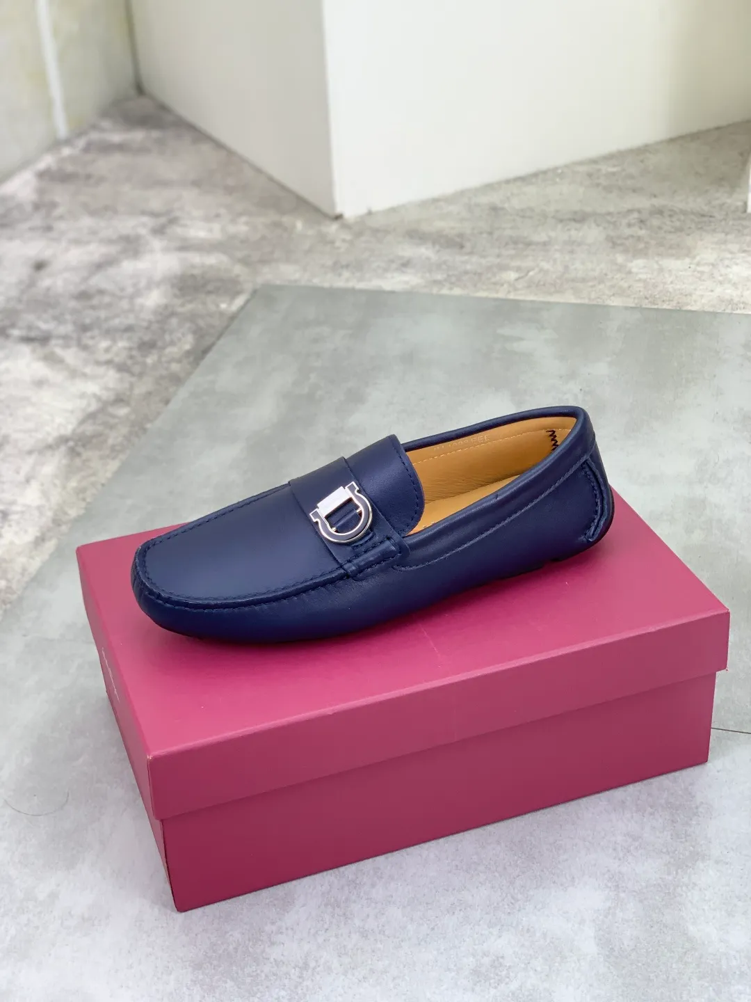 Men's shoes 💰P542 New model, high quality [Ferragamo/Ferragamo] Latest lazy slip-on shoes Original imported calfskin, imported cowhide lining + original luxury metal buckle + original combination outsole Comparison without pressure Code number: 38-45